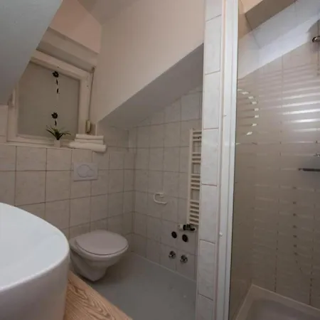 Tomi Apartmán *