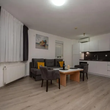 Tomi Apartmán