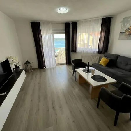 Tomi Apartmán *