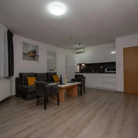 Tomi Apartmán